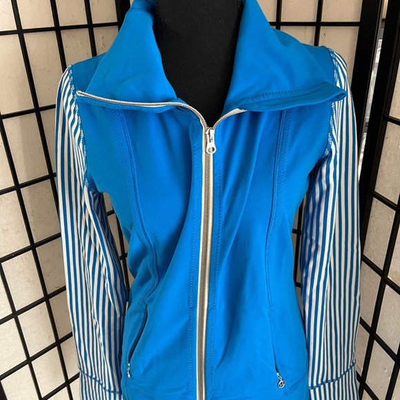 Lululemon Daily Yoga Jacket Beaming Blue / Classic Stripe Polar Cream sz 6 - Picture 2 of 14